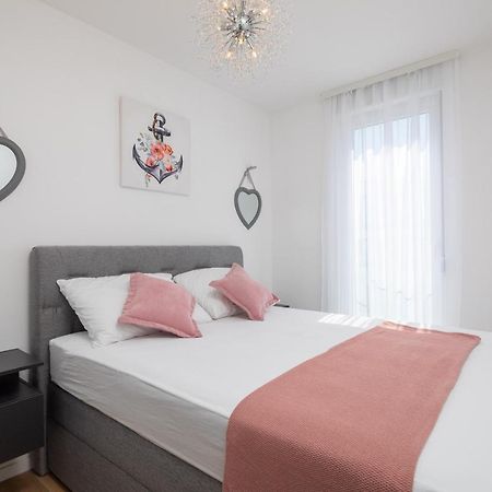 Apartment Alegria In Okrug With Heated Pool, Sea View, Jacuzzi, Wifi Trogir Kültér fotó