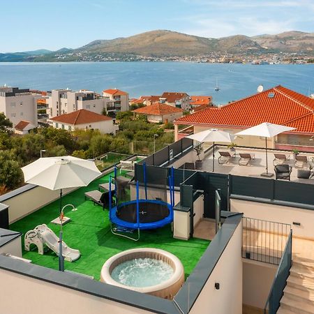 Apartment Alegria In Okrug With Heated Pool, Sea View, Jacuzzi, Wifi Trogir Kültér fotó