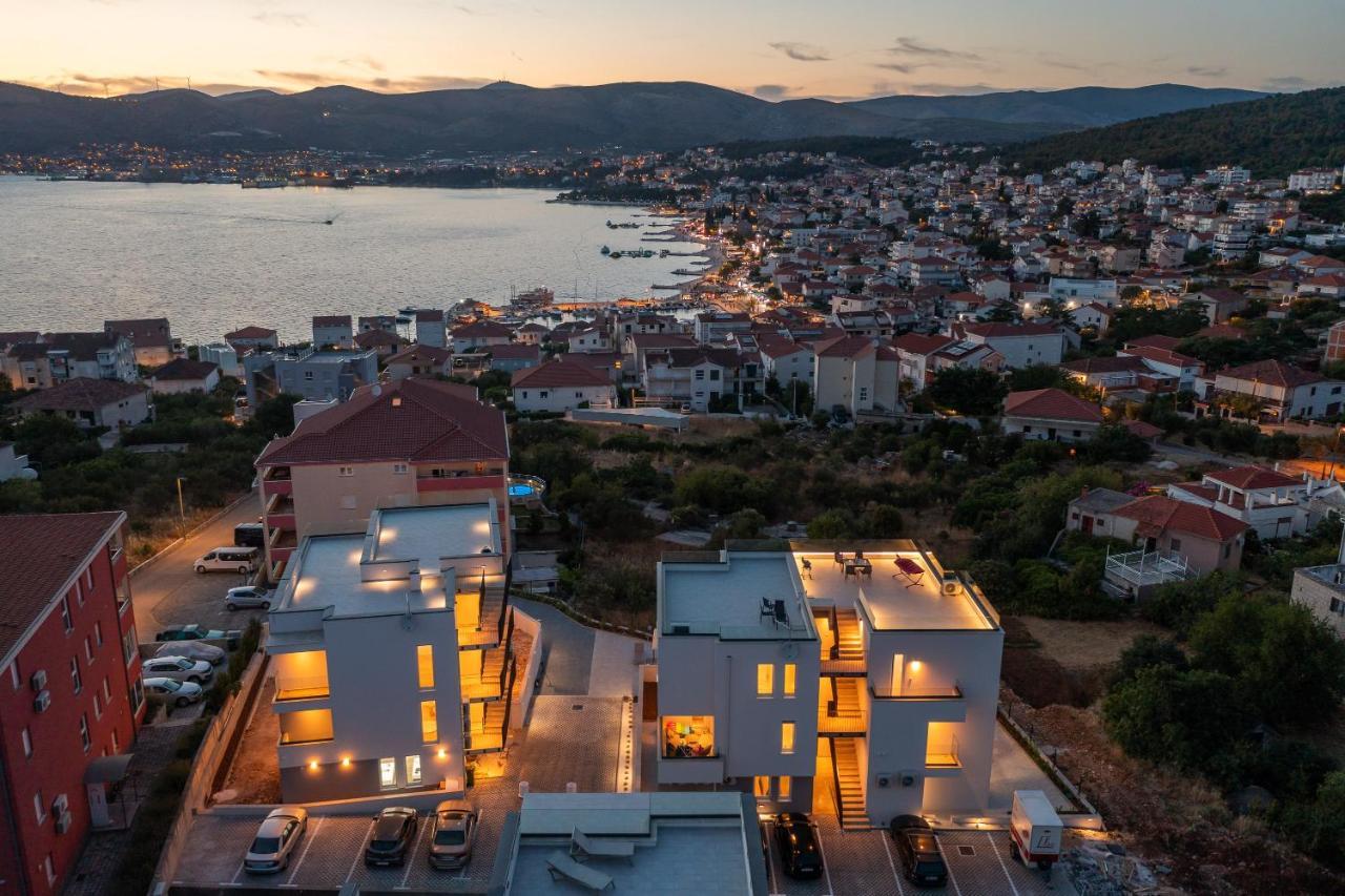 Apartment Alegria In Okrug With Heated Pool, Sea View, Jacuzzi, Wifi Trogir Kültér fotó