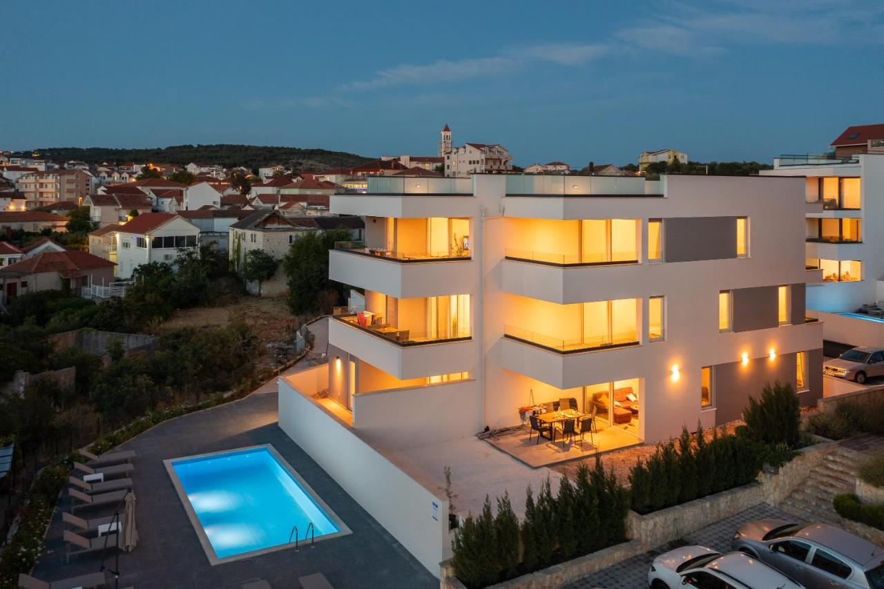 Apartment Alegria In Okrug With Heated Pool, Sea View, Jacuzzi, Wifi Trogir Kültér fotó