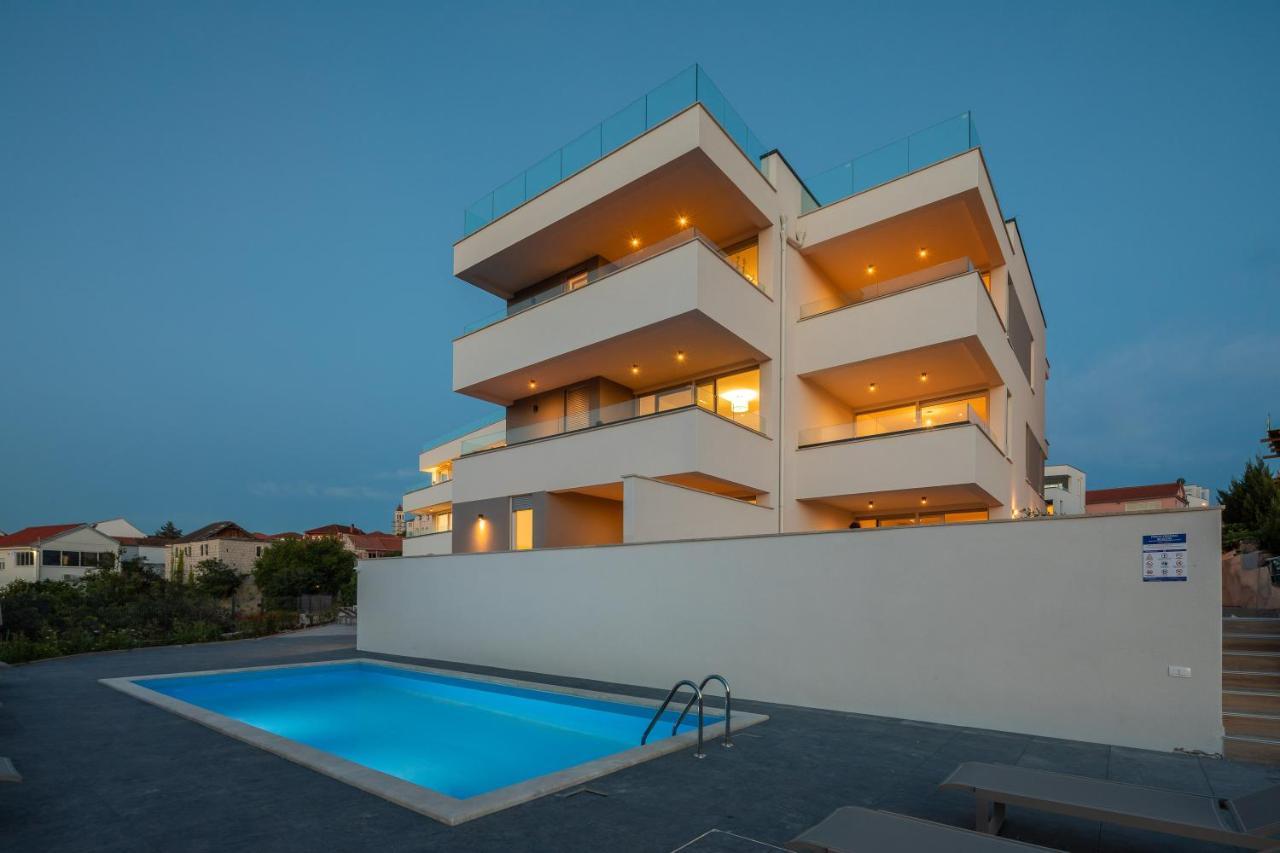 Apartment Alegria In Okrug With Heated Pool, Sea View, Jacuzzi, Wifi Trogir Kültér fotó