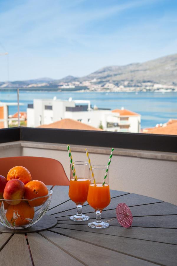 Apartment Alegria In Okrug With Heated Pool, Sea View, Jacuzzi, Wifi Trogir Kültér fotó