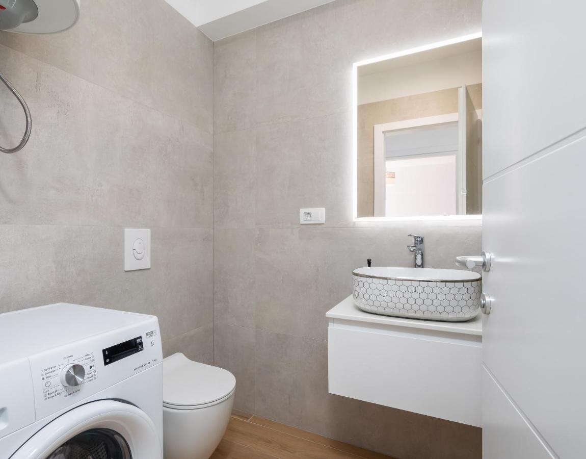 Apartment Alegria In Okrug With Heated Pool, Sea View, Jacuzzi, Wifi Trogir Kültér fotó