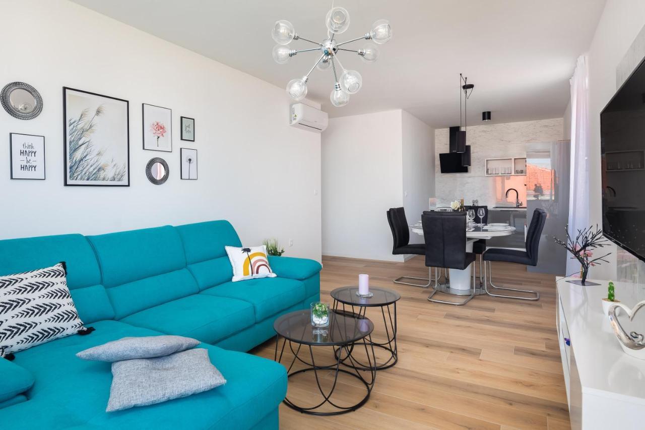 Apartment Alegria In Okrug With Heated Pool, Sea View, Jacuzzi, Wifi Trogir Kültér fotó
