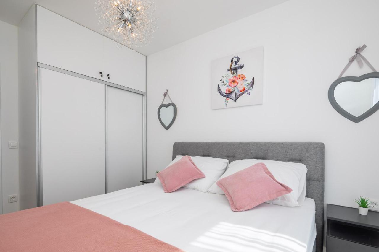 Apartment Alegria In Okrug With Heated Pool, Sea View, Jacuzzi, Wifi Trogir Kültér fotó